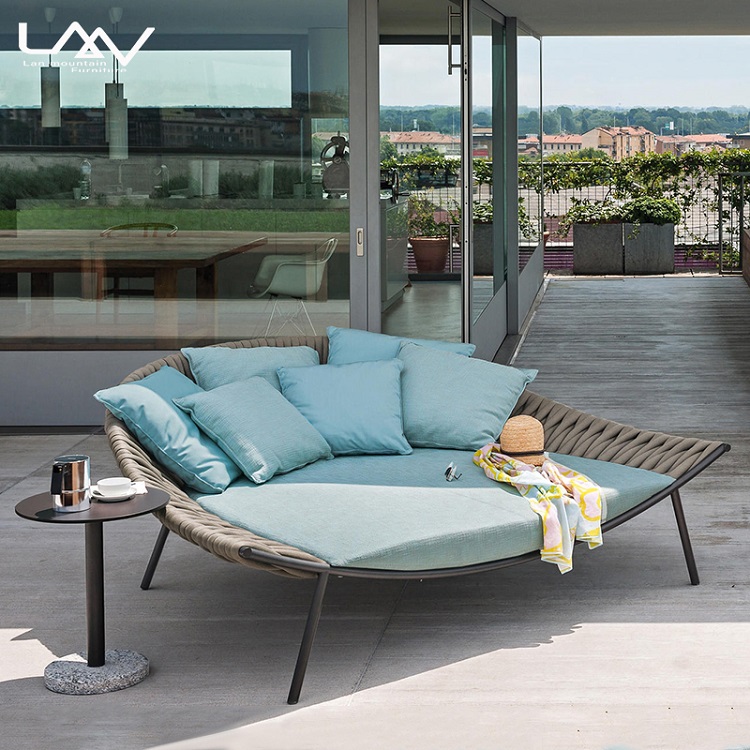 Outdoor Daybed Sofa - سرير نهاري حديث للحدائق الخارجية مصنوع