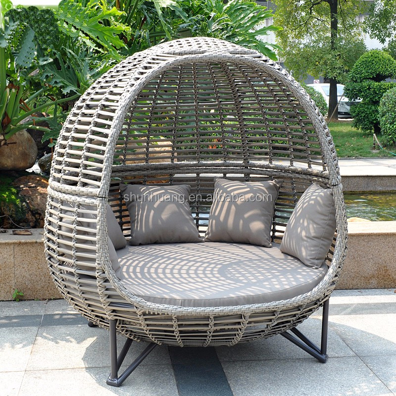 سرير نهاري خارجي بتصميم نورديك - مراجعة Outdoor Daybed Sofa وسعره