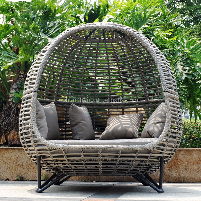 سرير نهاري خارجي بتصميم نورديك - مراجعة Outdoor Daybed Sofa وسعره