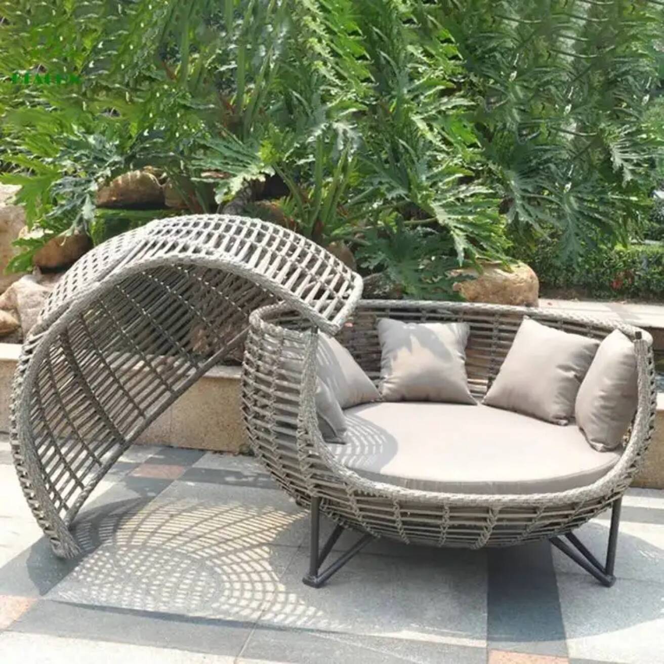 سرير نهاري خارجي بتصميم نورديك - مراجعة Outdoor Daybed Sofa وسعره