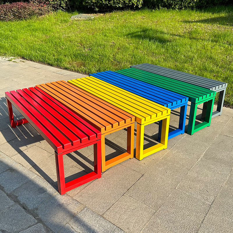 مقعد أبيض لمشاهير الإنترنت مع  - مراجعة Garden Bench Metal وسعره